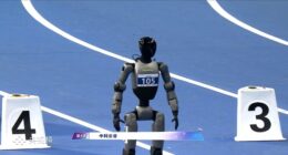 หุ่นยนต์ฮิวแมนนอยด์แบบครบวงจรของ Zoomlion เข้าร่วมการแข่งขัน World Humanoid Robot Games