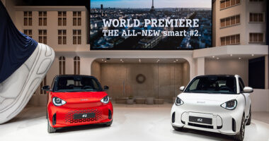 ตำนานสุดคลาสสิกกลับมาอีกครั้ง! smart #2 รถยนต์ไฟฟ้าล้วน เผยโฉมครั้งแรกของโลกในงาน Paris Motor Show