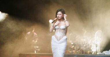 JJ Lin, Tia Ray และ Lil Ghost ขึ้นแสดงบนเวที Formula 1 Singapore Grand Prix โดยได้รับการสนับสนุนจาก TME